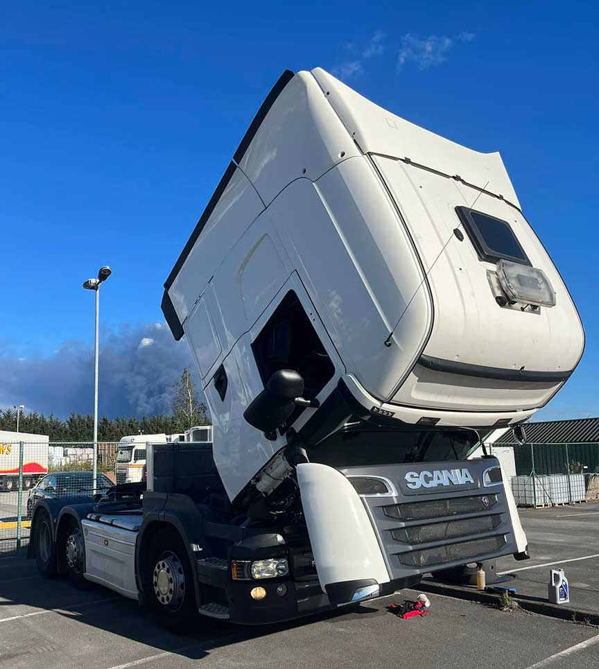 fleet maintenance white Volvo truck for fleet maintenance